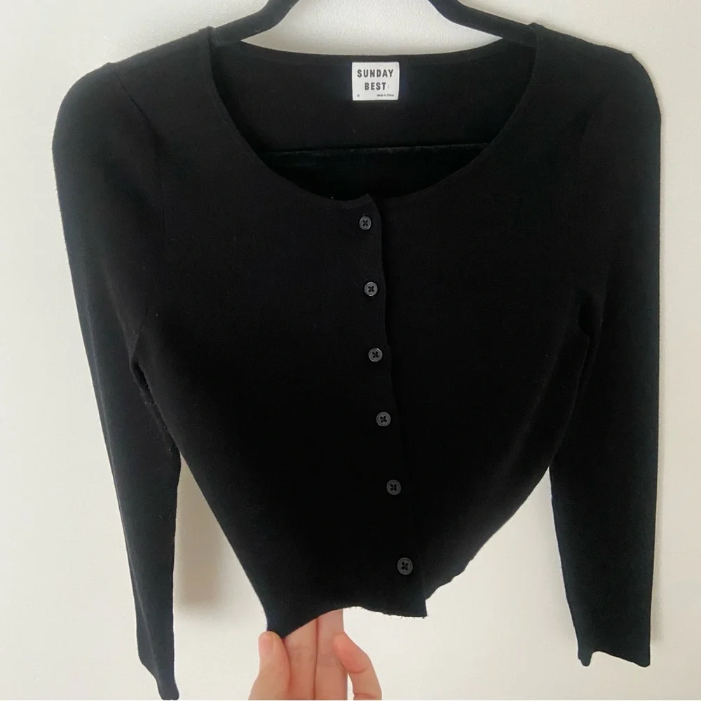 Aritzia Sunday Best Izzy Cardigan Cropped Button Up Black size Medium - Picture 4 of 8